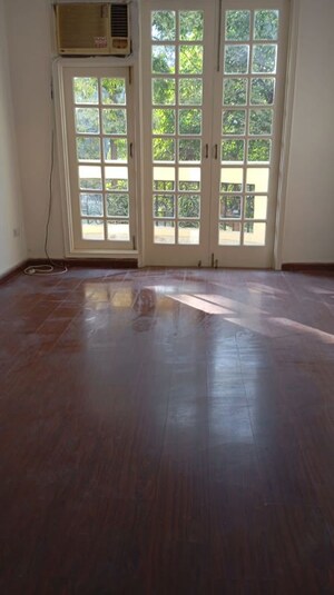 Room in 3 BHK Apartment at Sector 23 – for Rent