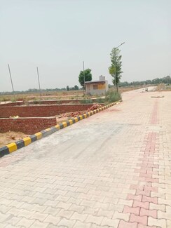 Plot For Sale in U I T