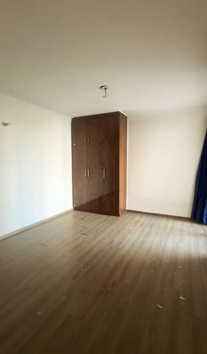 Room in 3 BHK Apartment at Pareena The Elite Residences, Sector 99 – for Rent
