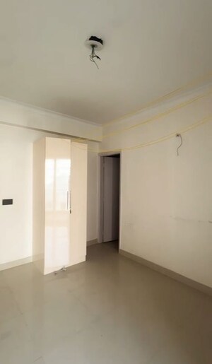 Room in 3 BHK Apartment at Pareena The Elite Residences, Sector 99 – for Rent