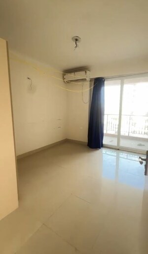 Room in 3 BHK Apartment at Pareena The Elite Residences, Sector 99 – for Rent