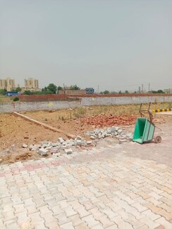 Plot For Sale in U I T