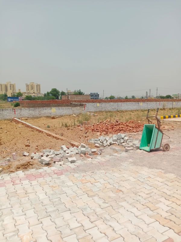 Plot For Sale in U I T