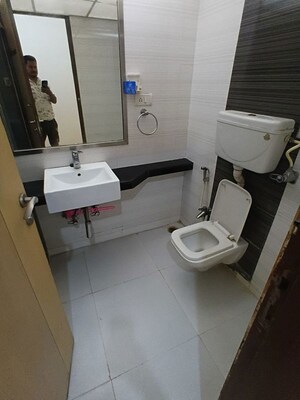 Team Area in 2.5 BHK Apartment at Lokhandwala Sapphire Heights, Kandivali East – for Rent
