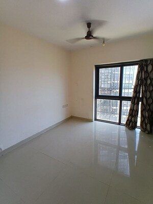 Room in 2.5 BHK Apartment at Lokhandwala Sapphire Heights, Kandivali East – for Rent