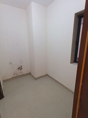 Room in 2.5 BHK Apartment at Lokhandwala Sapphire Heights, Kandivali East – for Rent