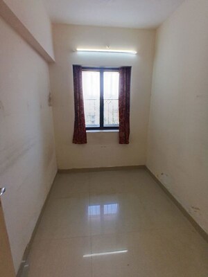 Room in 2.5 BHK Apartment at Lokhandwala Sapphire Heights, Kandivali East – for Rent