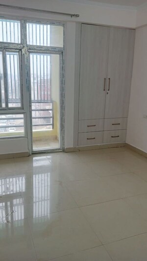 Room in 1 BHK Apartment at Govardhan Enclave Lucknow, Kalli Paschim – for Sale