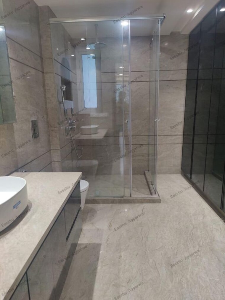 Bathroom, defence colony 3 Bedroom 2000 Sq.Ft. Builder Floor In Defence Colony Delhi 10407008