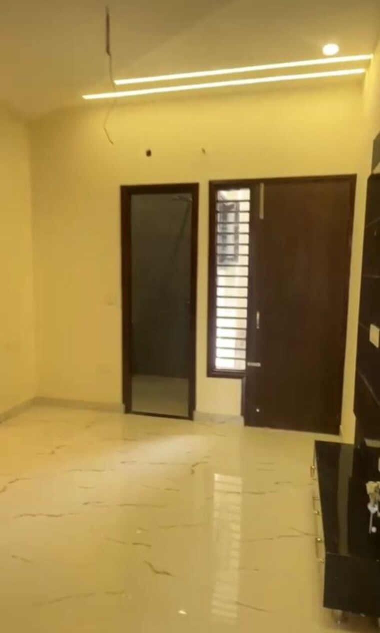 Room, sector 124 3 Bedroom 113 Sq.Yd. Independent House In Sector 124 Mohali 10407004