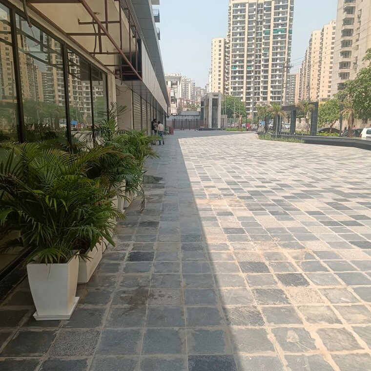 Balcony, shri-radha-aqua-garden Commercial Shop 425 Sq.Ft. In Sector 16b Greater Noida Greater Noida 10407005
