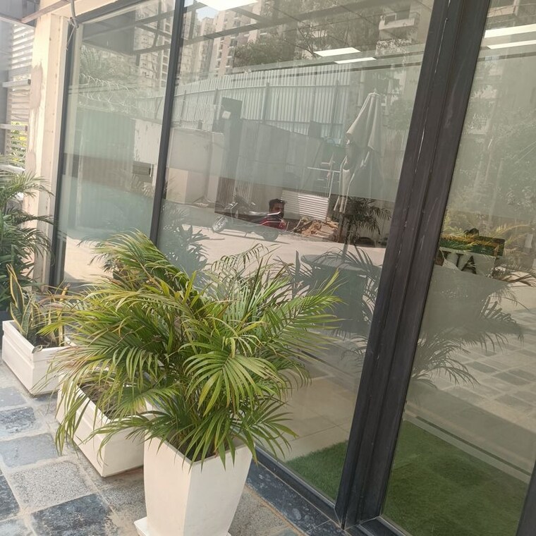 Balcony, shri-radha-aqua-garden Commercial Shop 425 Sq.Ft. In Sector 16b Greater Noida Greater Noida 10407005