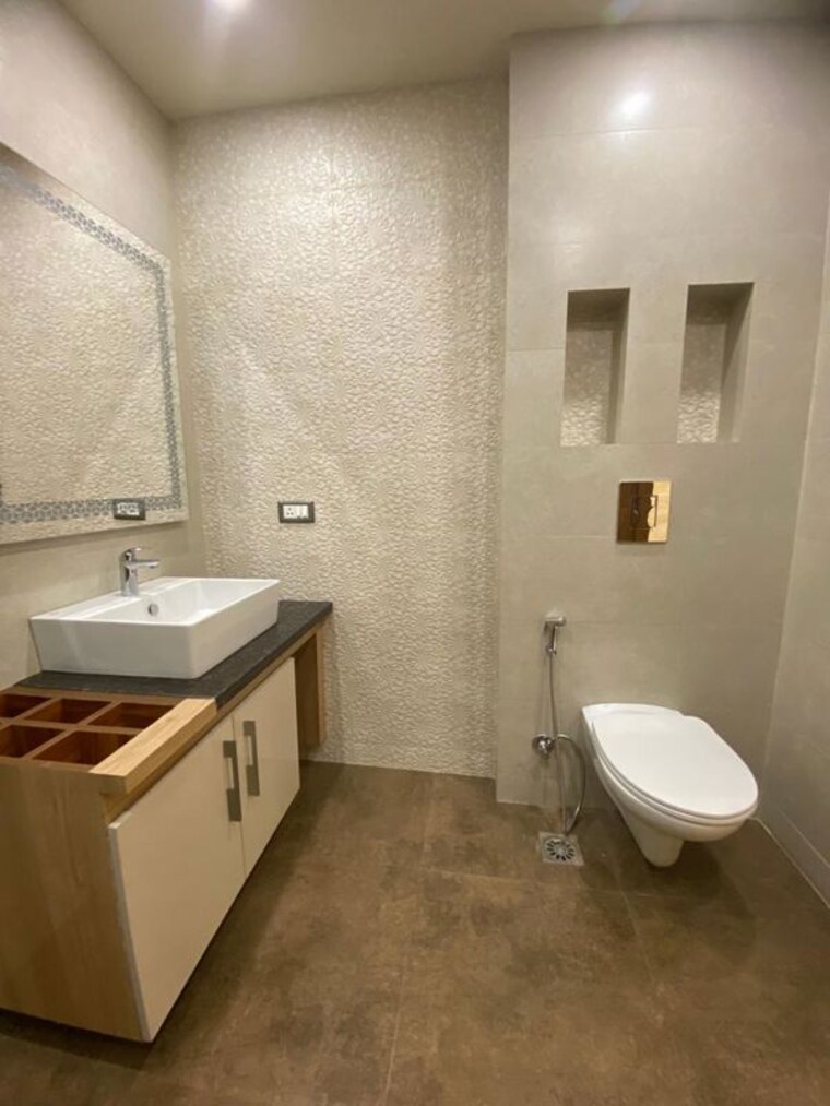 Bathroom, dlf phase i 4 Bedroom 3000 Sq.Ft. Builder Floor In Dlf Phase I Gurgaon 10407012