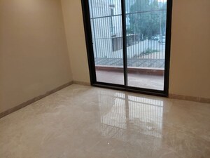 Room in 4 BHK Builder Floor at Dlf Phase I – for Rent