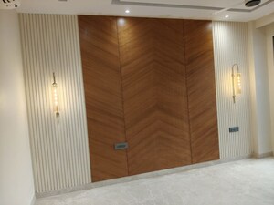 Room in 4 BHK Builder Floor at Dlf Phase I – for Rent