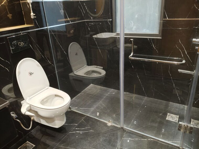 Bathroom, dlf phase i 4 Bedroom 3000 Sq.Ft. Builder Floor In Dlf Phase I Gurgaon 10407012