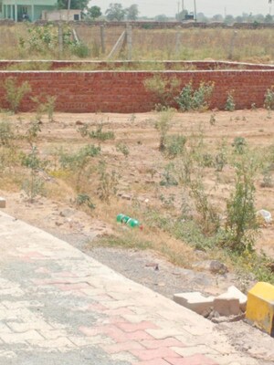  Plot For Sale in U I T