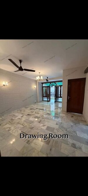 Room in 2 BHK Builder Floor at Chittaranjan Park – for Rent