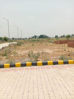 Plot For Sale in U I T