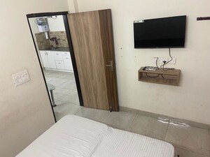 Bedroom in 2 BHK Builder Floor at Sector 43 – for Rent