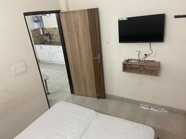 Bedroom, sector 43 2 Bedroom 2000 Sq.Ft. Builder Floor In Sector 43 Gurgaon 10407052