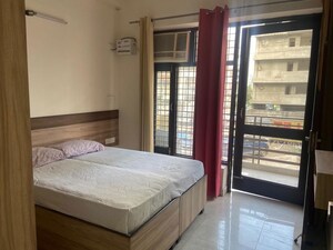 Bedroom in 2 BHK Builder Floor at Sector 43 – for Rent