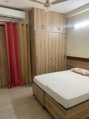 Bedroom in 2 BHK Builder Floor at Sector 43 – for Rent