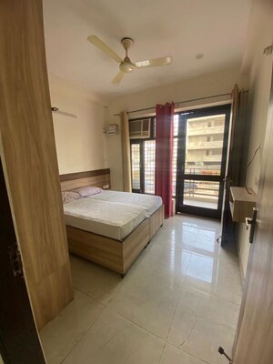Room in 2 BHK Builder Floor at Sector 43 – for Rent