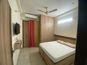 Bedroom in 2 BHK Builder Floor at Sector 43 – for Rent