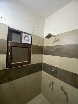 Kitchen in 2 BHK Builder Floor at Sector 43 – for Rent