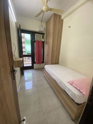 Bedroom in 2 BHK Builder Floor at Sector 43 – for Rent