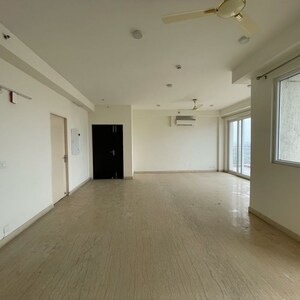 Room in 4 BHK Apartment at Conscient Heritage Max, Sector 102 – for Rent
