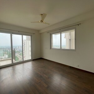 Room in 4 BHK Apartment at Conscient Heritage Max, Sector 102 – for Rent
