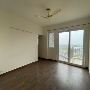 Room in 4 BHK Apartment at Conscient Heritage Max, Sector 102 – for Rent