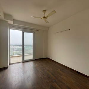 Room in 4 BHK Apartment at Conscient Heritage Max, Sector 102 – for Rent