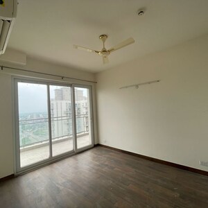 Room in 4 BHK Apartment at Conscient Heritage Max, Sector 102 – for Rent