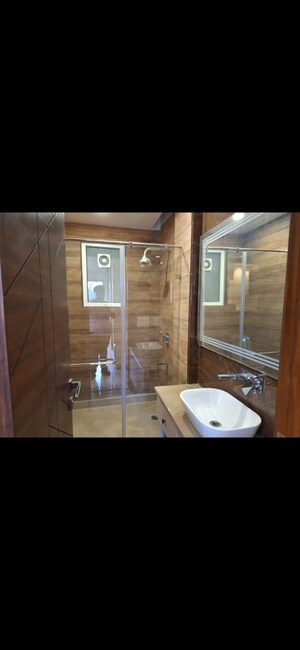Furnished Amenities in 3 BHK Builder Floor at Janakpuri – for Sale