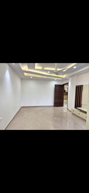 Building Lobby in 3 BHK Builder Floor at Janakpuri – for Sale