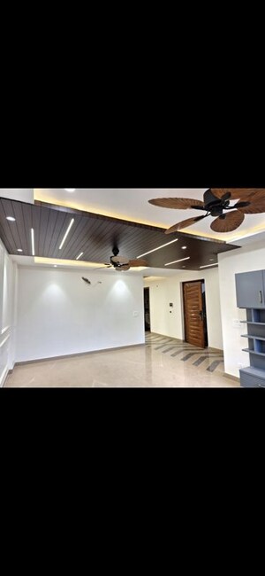 Team Area in 3 BHK Builder Floor at Janakpuri – for Sale