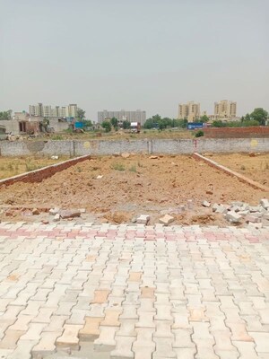  Plot For Sale in U I T