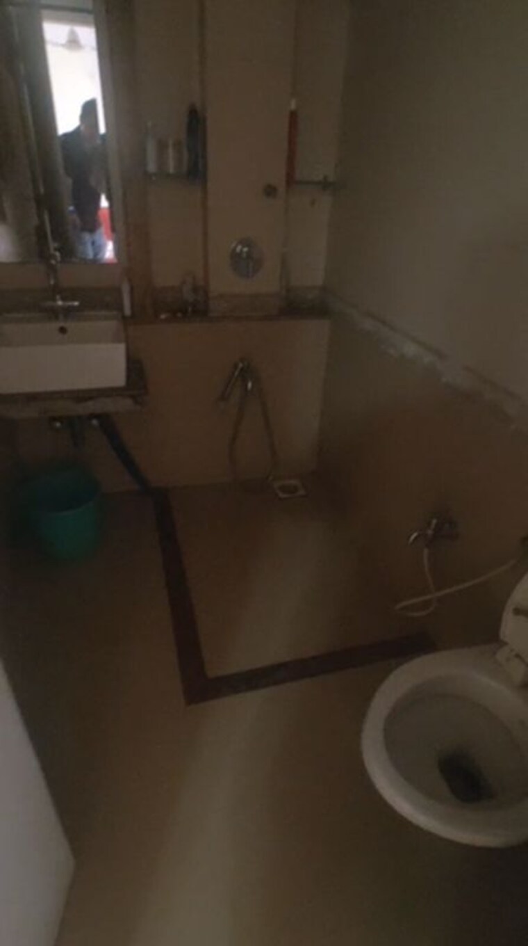 Bathroom, raheja-acropolis 2.5 Bedroom 1000 Sq.Ft. Apartment In Deonar Mumbai 10407074