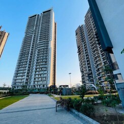 3 BHK + Servant Room,Extra Room Apartment For Rent in Godrej Meridien