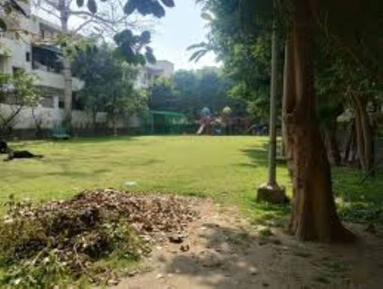 Garden, sector 14  300 Sq.Yd. Plot In Sector 14 Noida 10303967