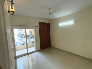 Room in 2 BHK Apartment at Pardos Okas Residency, Sushant Golf City – for Rent