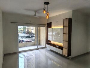 Room in 2 BHK Apartment at Pardos Okas Residency, Sushant Golf City – for Rent