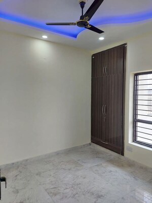 Room in 3 BHK Builder Floor at Green Fields Colony – for Rent