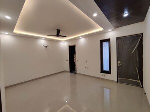 Room in 4 BHK Builder Floor at Green Fields Colony – for Rent