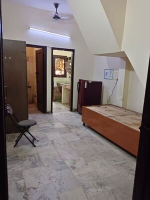 1 RK Builder Floor For Rent in Lajpat Nagar 4