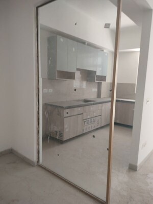 Bathroom in 2.5 BHK Apartment at Smart World Orchard, Sector 61 – for Sale