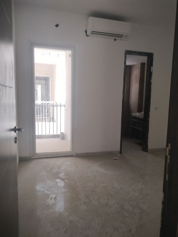 2.5 BHK + Study Room,Basement 1185 Sq.Ft. Apartment in Smart World Orchard